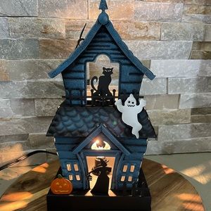 Haunting Good Time retired Scentsy 2021 Halloween Collection Melt Warmer